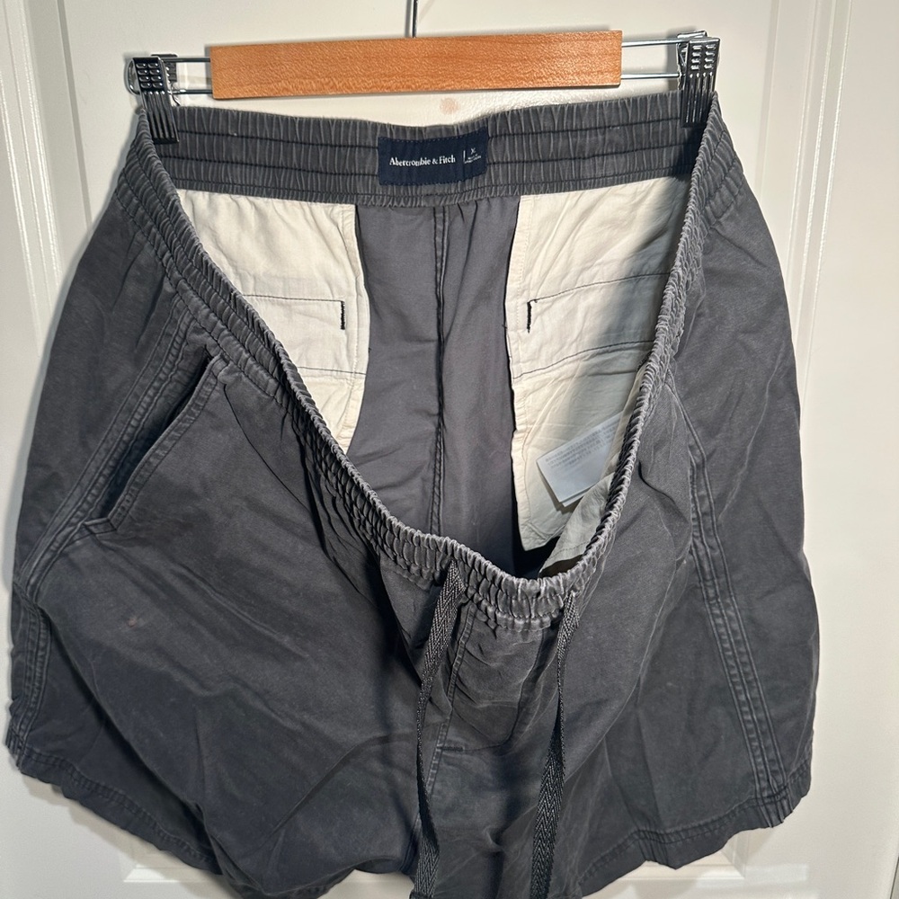 ABERCROMBIE & FITCH - Classic Flat Front 5 Inch Shorts, Menβs XL, Slate Grey - Picture 9 of 9